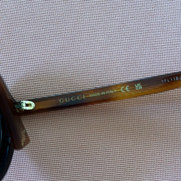 New Gucci Sun Glasses. Brown With Black Frame. - Picture 7 of 12